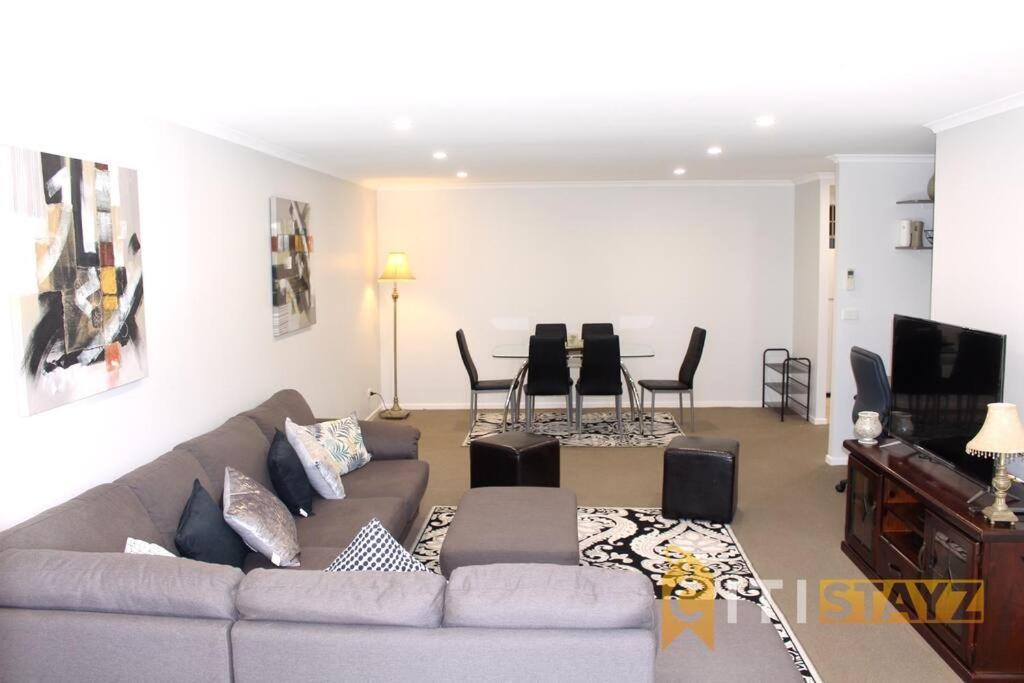 Comfortable & Spacious -2Bd 2Bth - Braddon Apartment Canberra Exterior photo